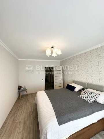 Продам квартиру  Здановської Юлії (Ломоносова), 36в