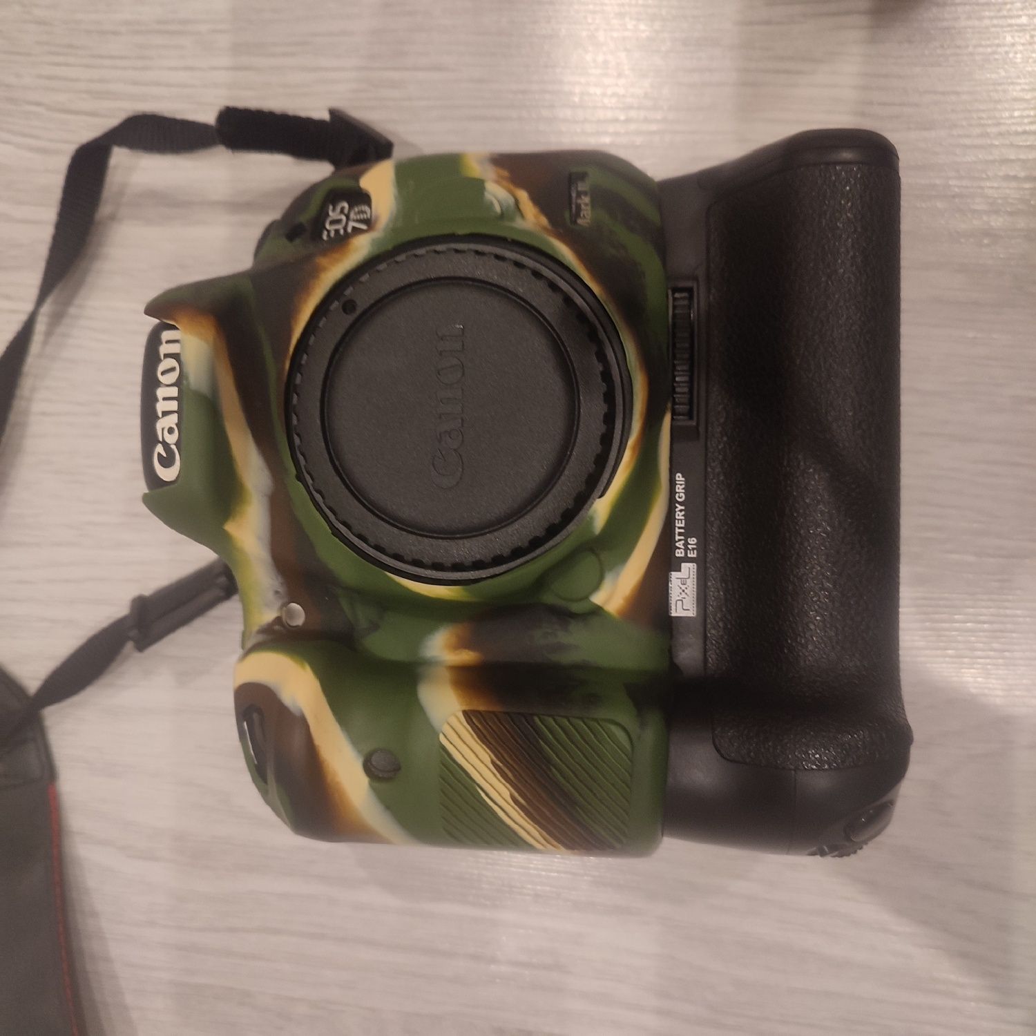 Canon 7d Mark II plus grip przebieg 74tys