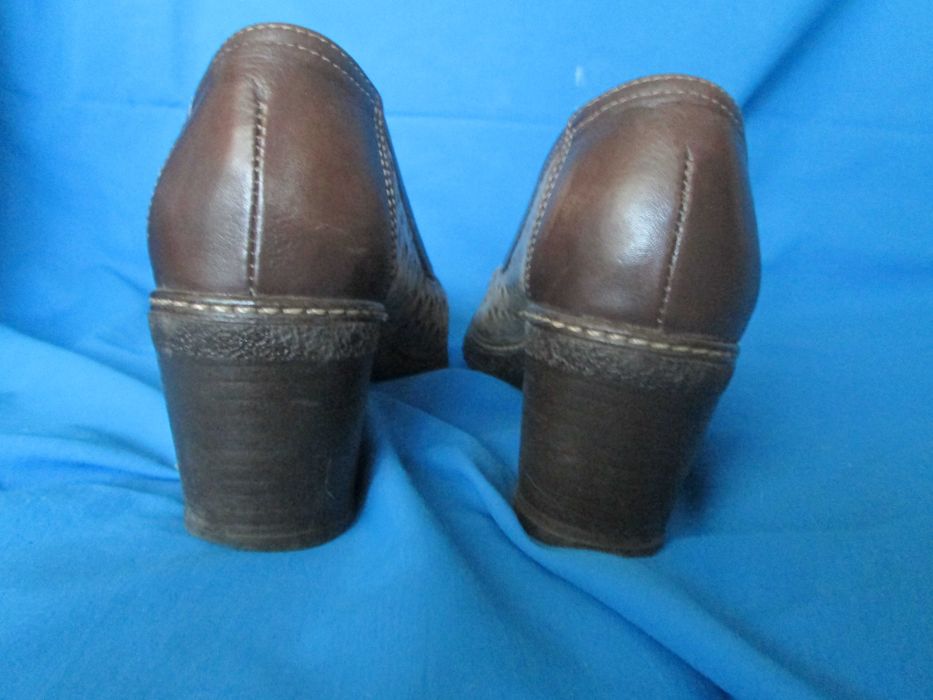 Sapatos meia estação em pele
