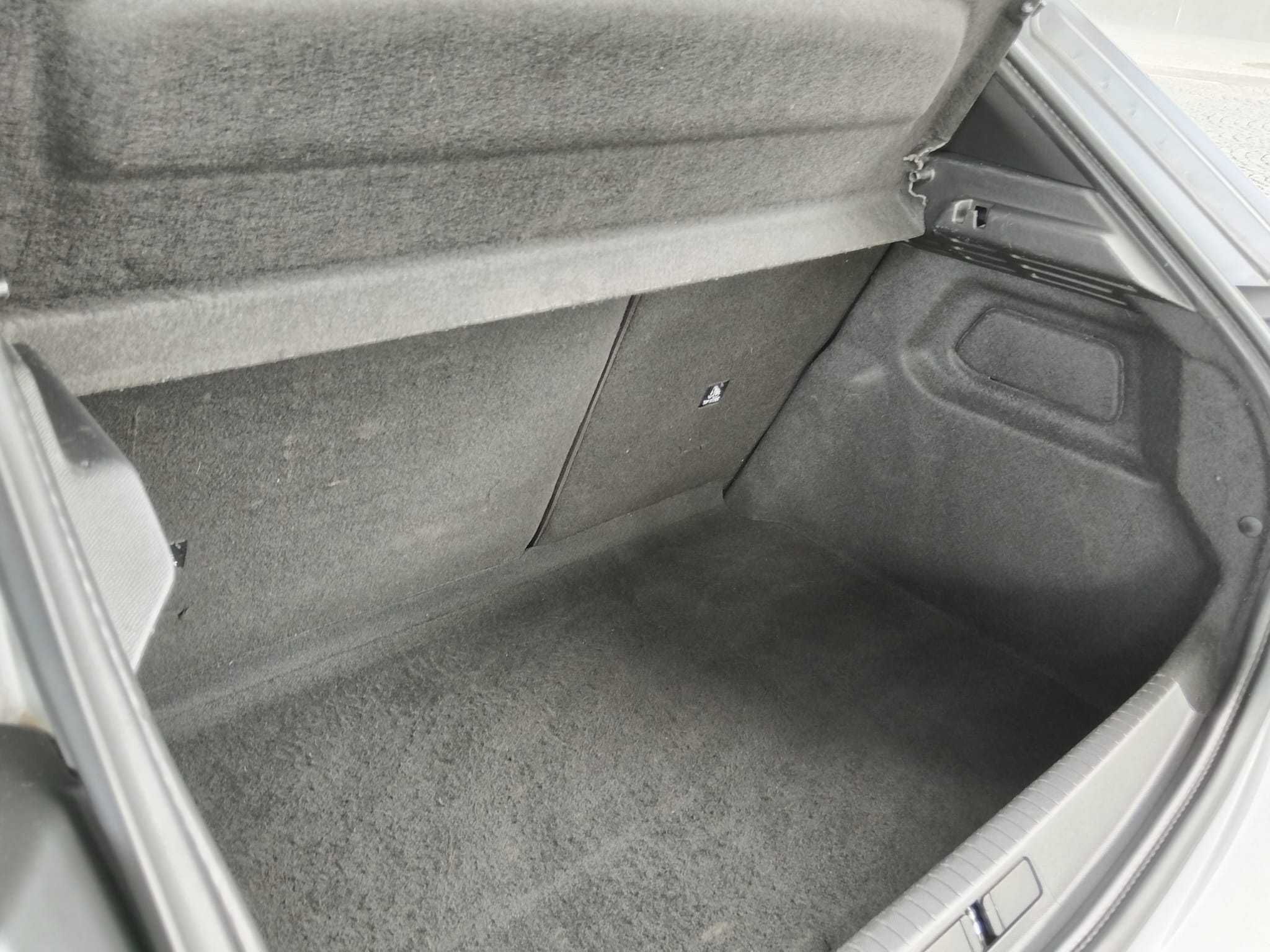 Peugeot 208 - ANO 2020 - Como Novo