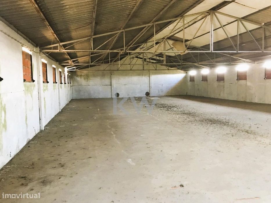 Armazém / Pavilhão em Portela - Vila de Rei