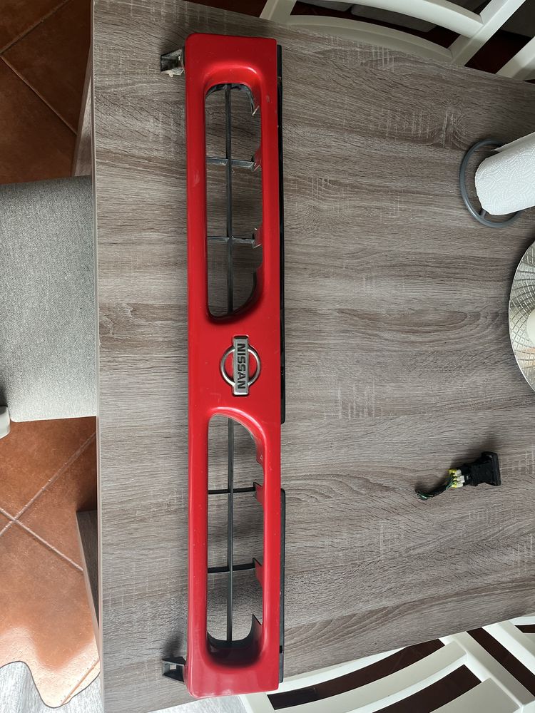Grelha frontal para Nissan Terrano 2