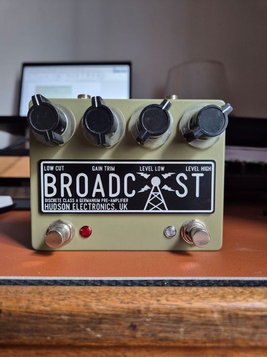 Pedais guitarra UAD Dream, Hudson Broadcast e Way Huge Attack Vector