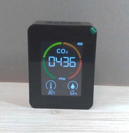 Анализатор СО2 углекислого газа измеряет температуру, влажность