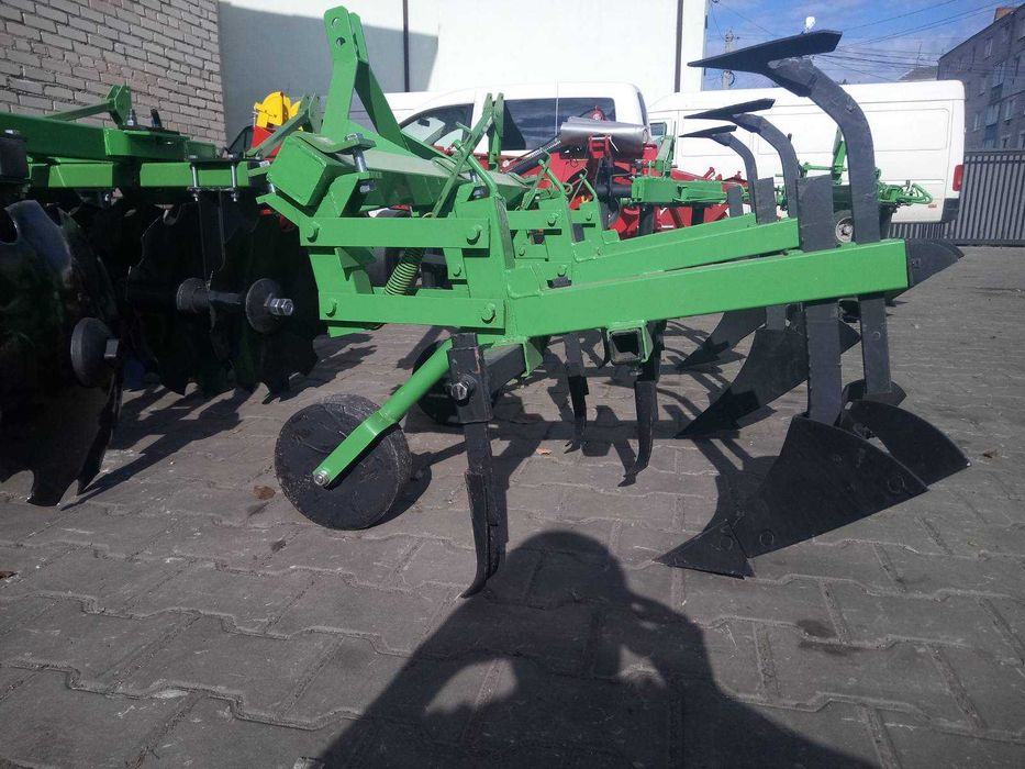 Культиватор міжрядний междурядный окучник 3 секції Bomet