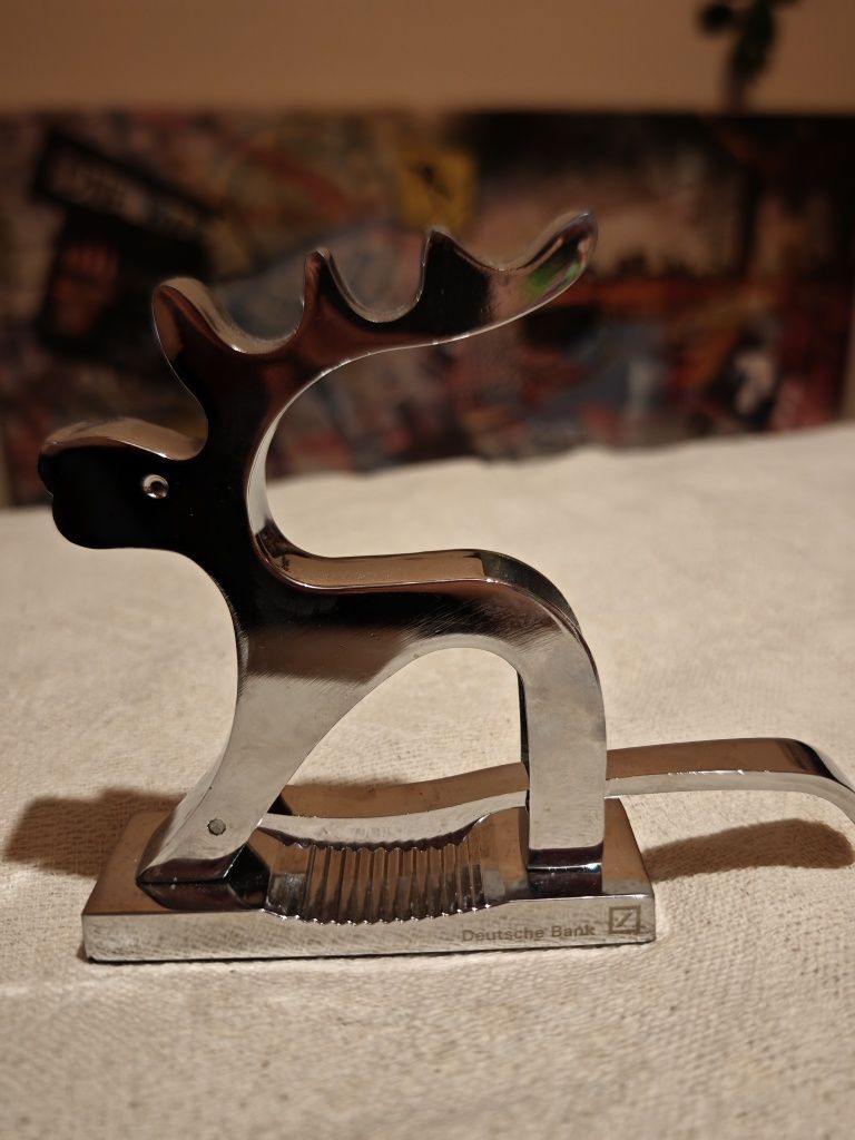 Metalowy dziadek do orzechów designerski, renifer!