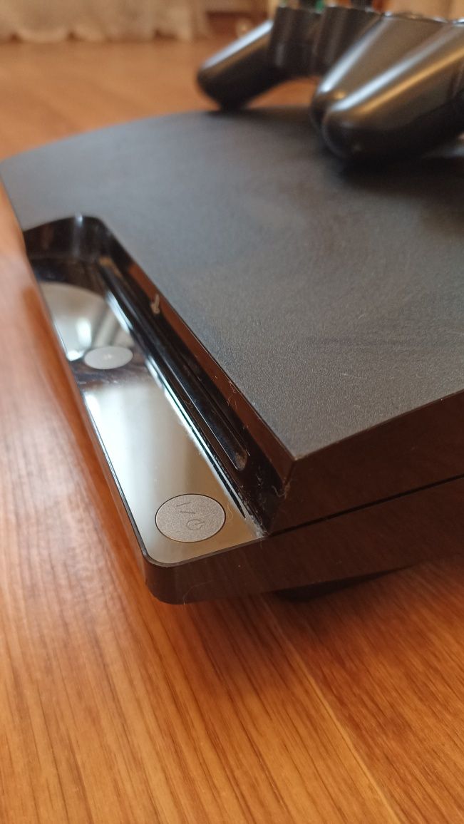 Playstation 3 slim+2джойстика в ідеальному стані// Плейстейшн 3 слім