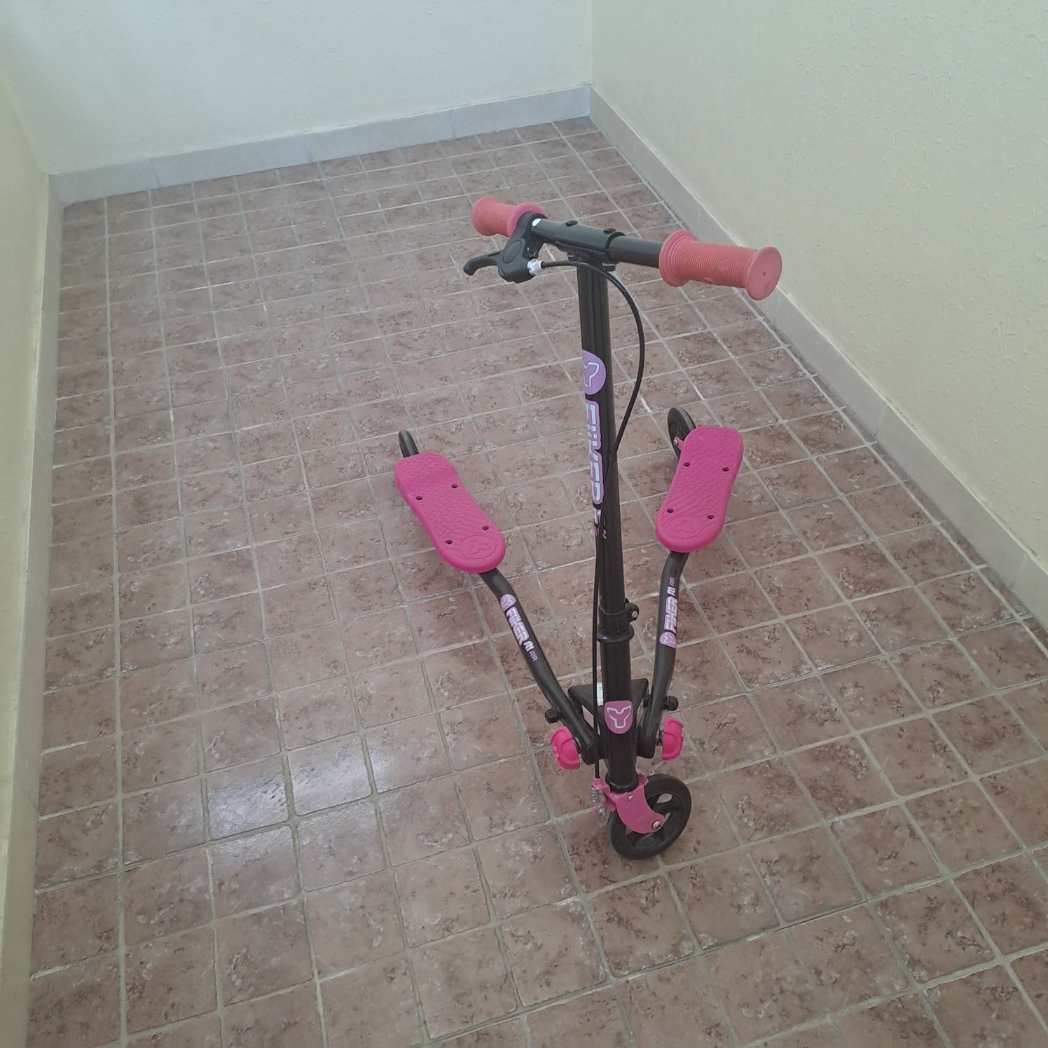 Trotinete com travão
