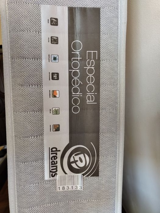 Cama estilo antigo com colchão ortopédico