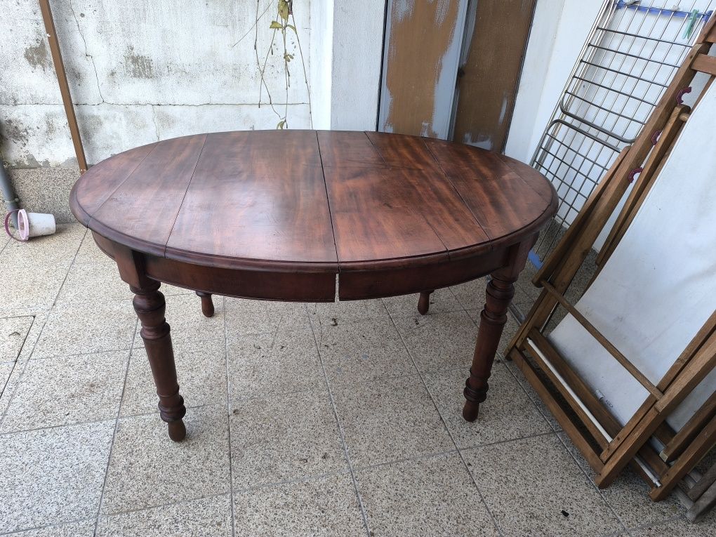 Mesa antiga extensível