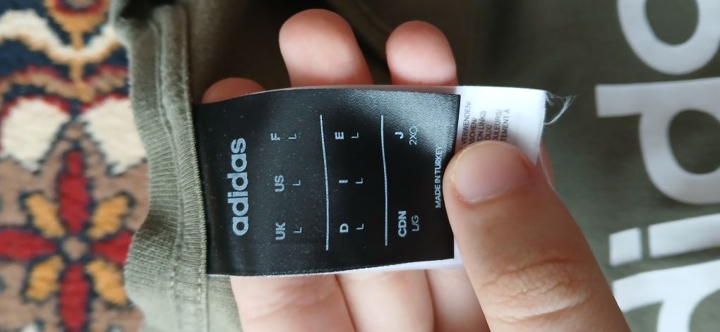 Футболка adidas. Розмір L