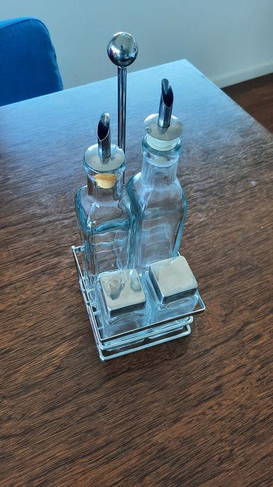 Galheteiro, saleiro e pimenteiro de vidro