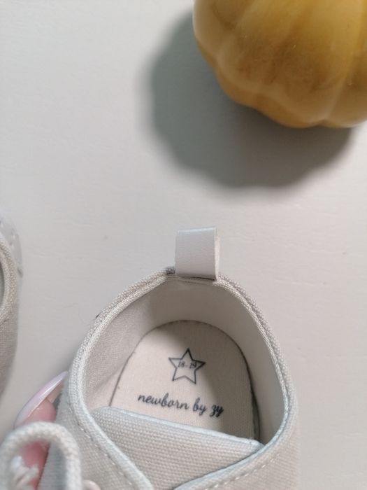 Sapatinhos Claros de Bebé Menino