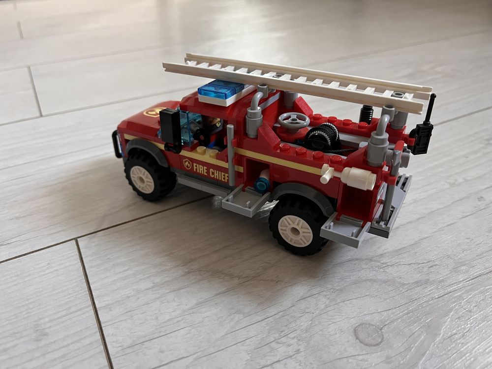 LEGO City 60231 Terenówka komendantki straży pożarna