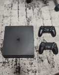 Playstation 4 com 2 comandos