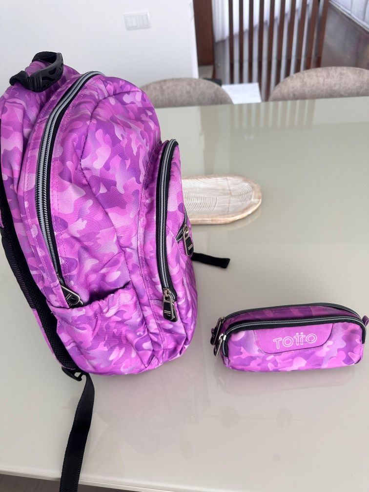 Conjunto mochila e porta-lapis Totto