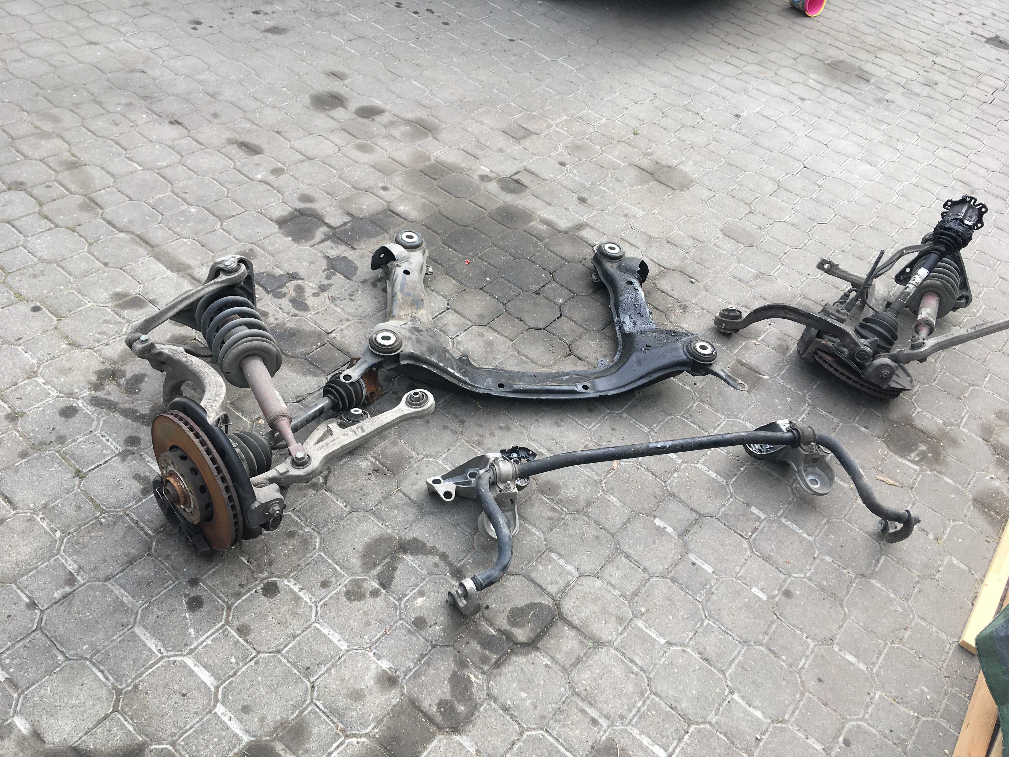 AUDI A4 B7 Zawieszenie przód przednie sanki Wózek belka trawers