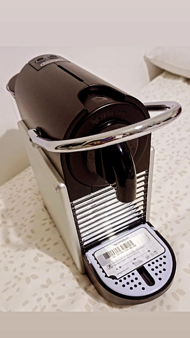 Cafetera Nespresso Nova