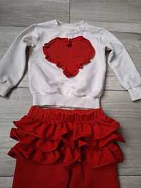 Komplet sweterek serce i spodnie dla dziewczynki rozmiar 104/110