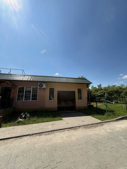 Продаж діючого комерційного приміщення з ділянкою в Зимній Воді