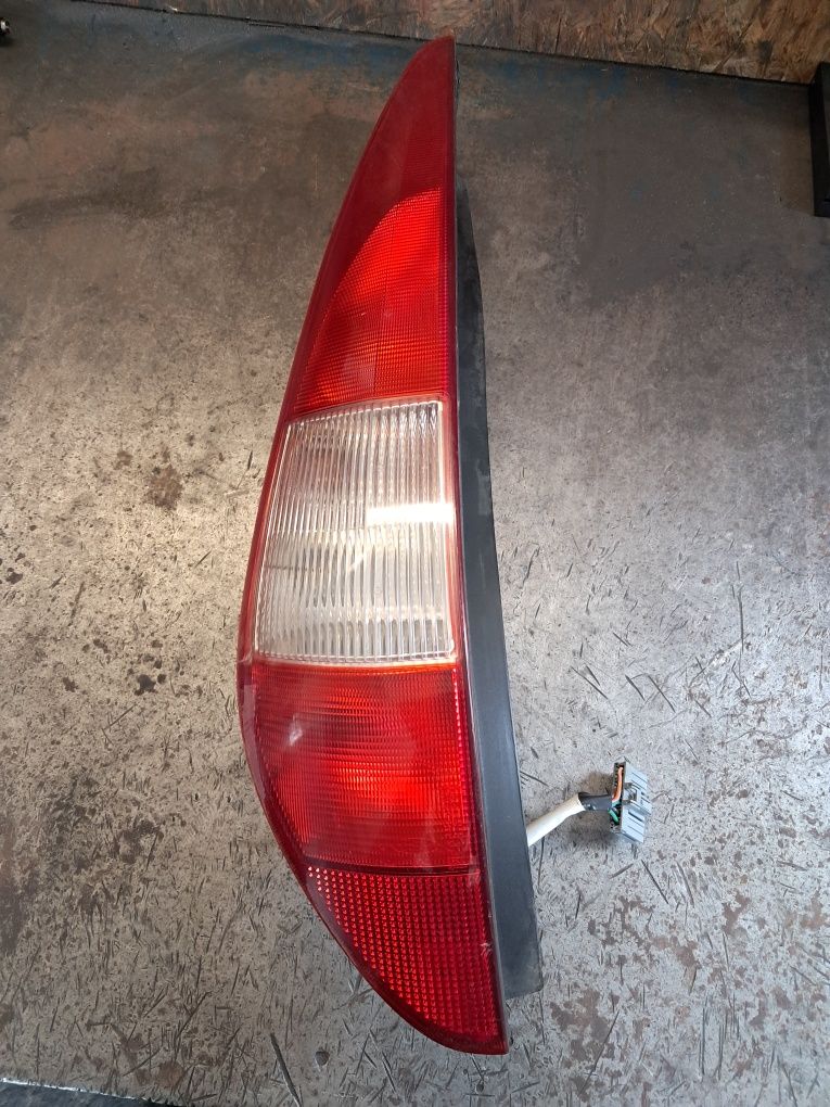 Lampa tył tylna lewa kierowcy Ford Mondeo mk3 Rok 2002 Wersja kombi