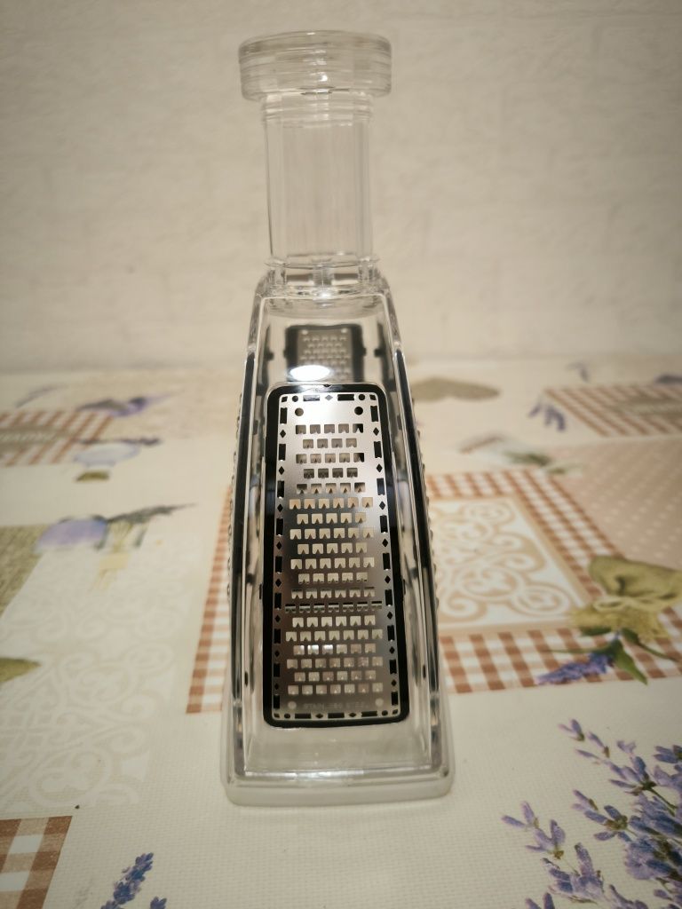 ПРОДАМ:  Универсальную тёрку HILTON FG 04033