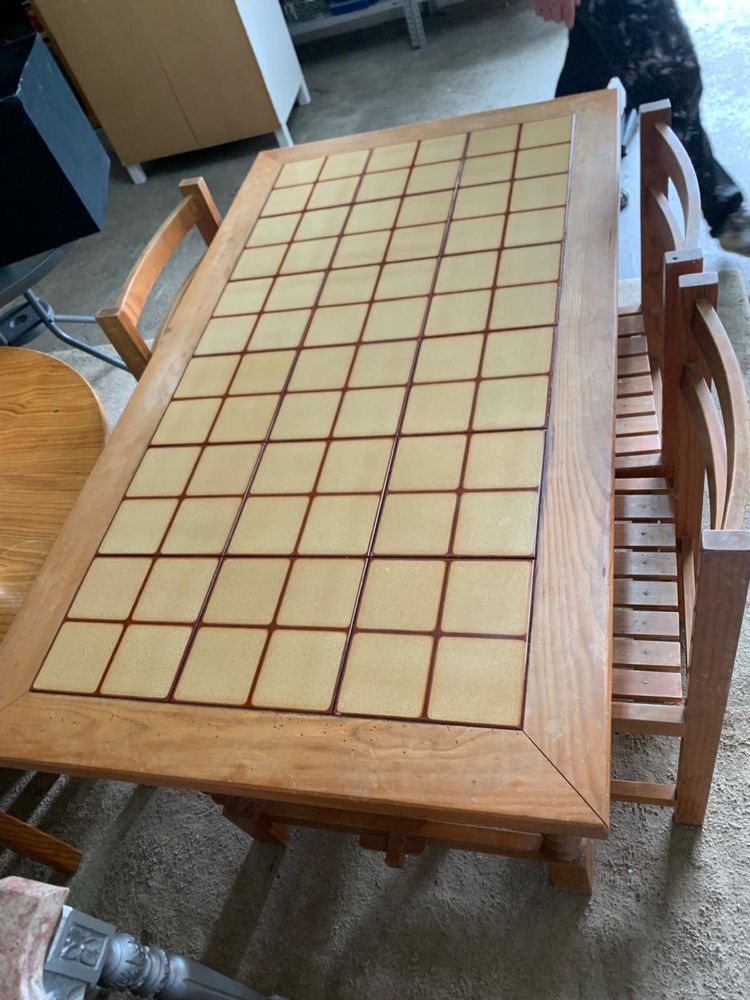 Mesa com azulejo e 3 cadeiras