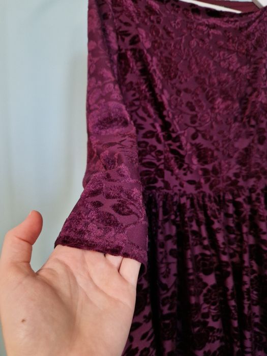 Bordowa burgundowa fioletowa krótka sukienka welurowa devore Mohito