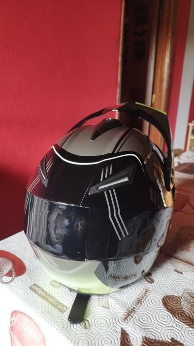 Capacete de mota uasado