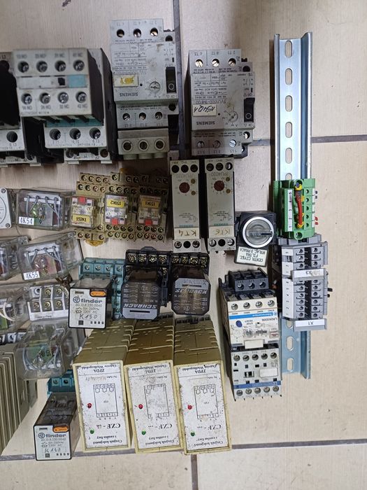 Styczniki przekazniki wyłączniki złączki