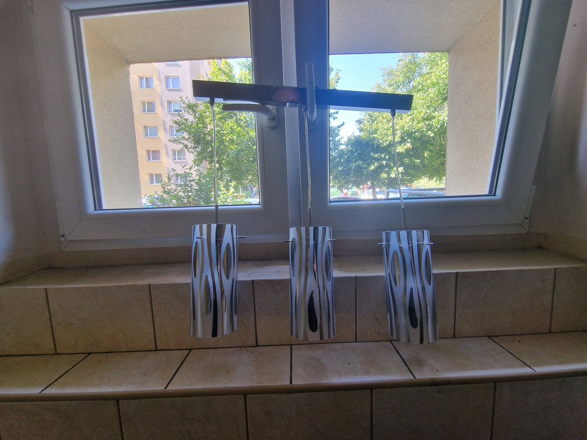 Lampa sufitowa listwa plus trzy klosze .