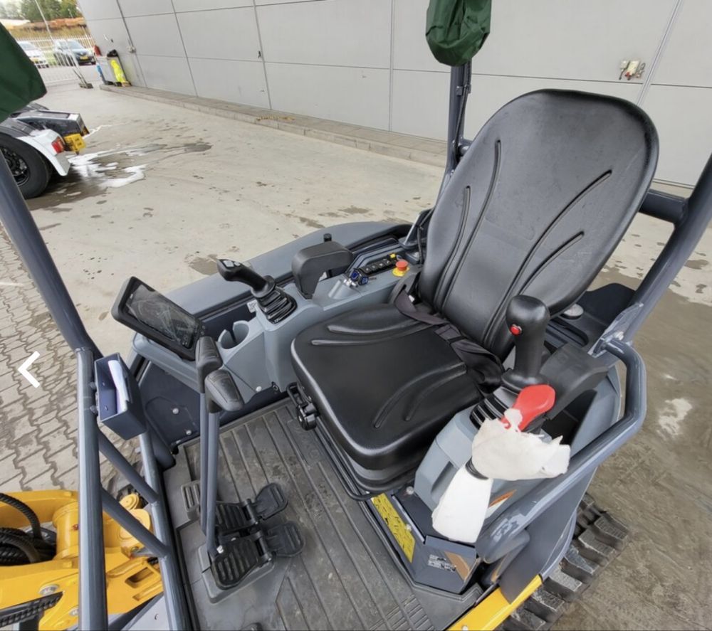 Mini Giratoria XCMG 27 E.