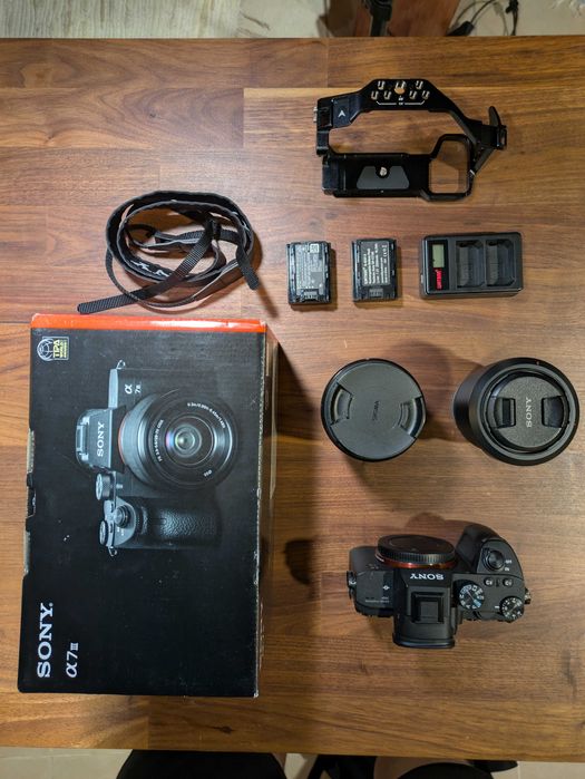 Sony a7 iii [2024] 28-70 f3.5-5.6 [kit] 85 f1.8 + Small Rig