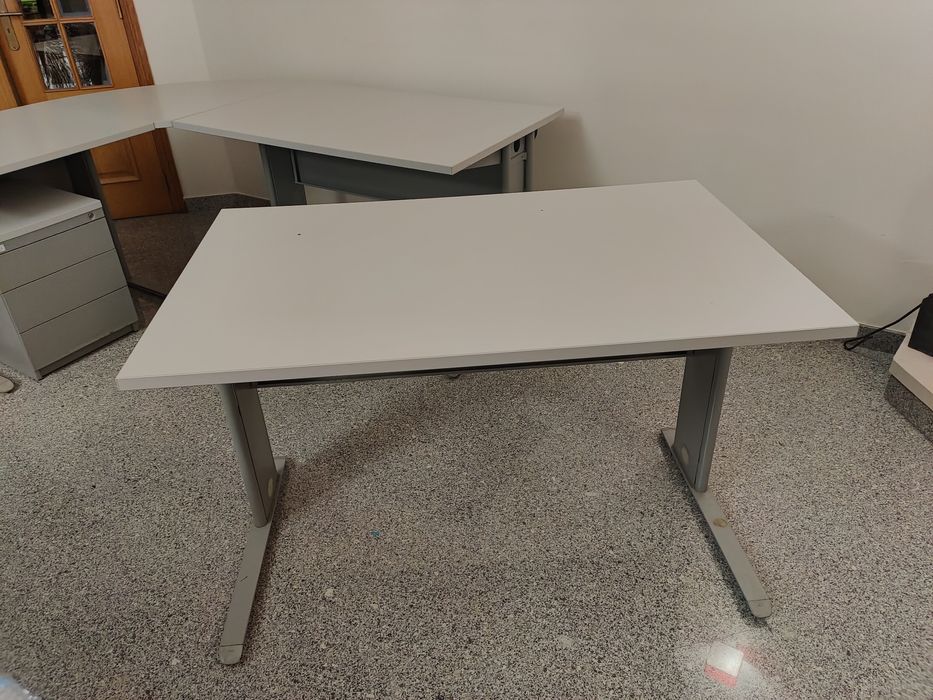 Secretária cinzento usada