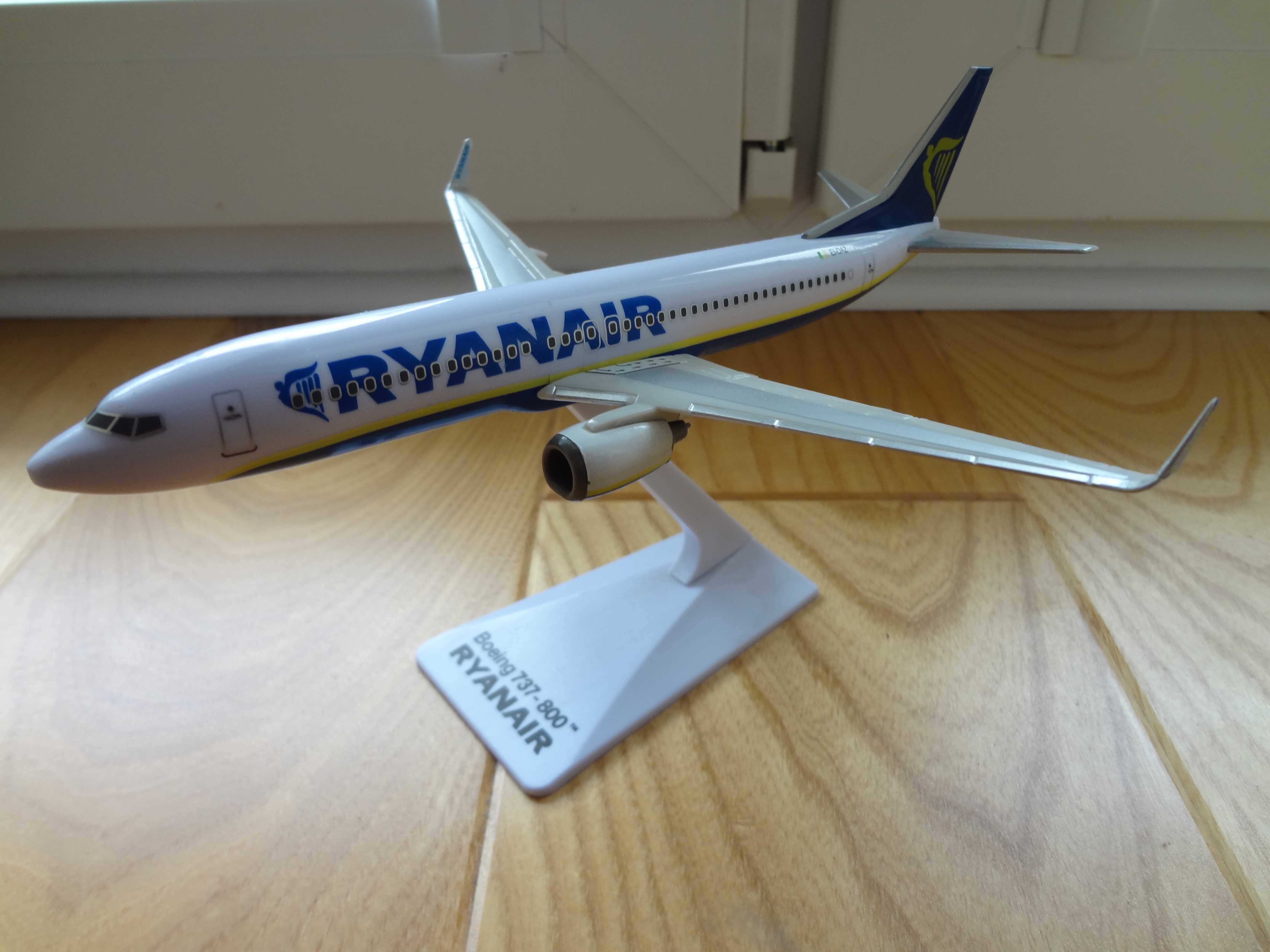 Ryanair 737-800 + Centralwings 737-400