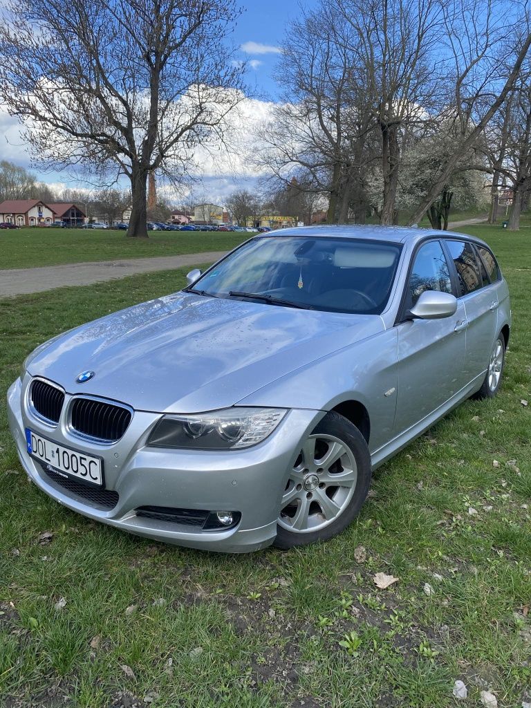 Sprzedam E91 2009r 318d 143 km