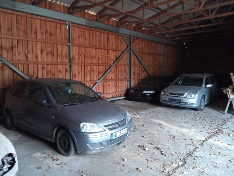 Miejśce postojowe w hali garażowej. Zimowanie łodzi, kamperów, aut