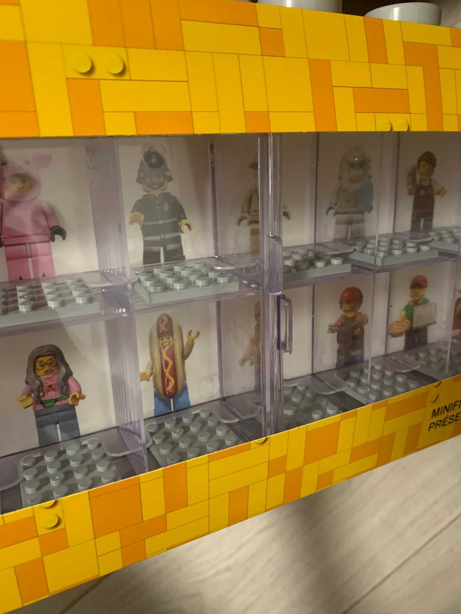 Szara Gablotka Lego na 16 figurek