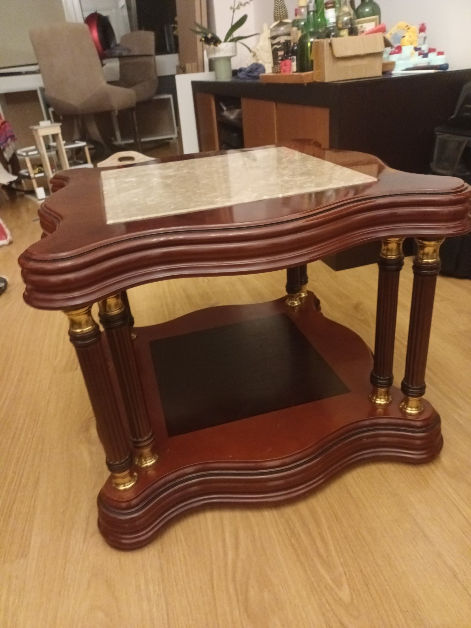 Mesa de centro madeira com marmore ao centro