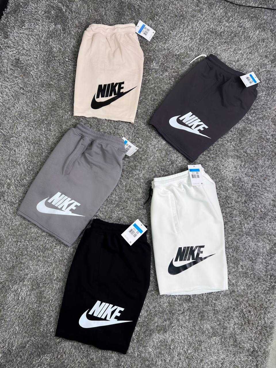 Оригінальні шорти Nike Logo