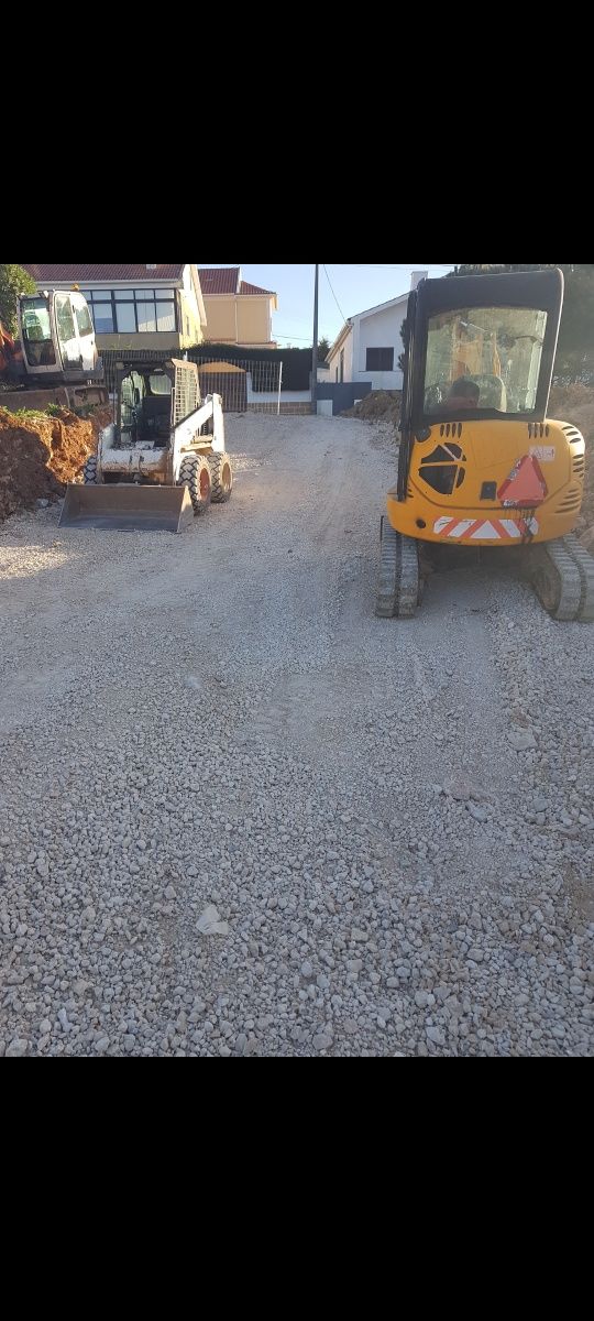 Serviço giratoria / bobcat / carro basculante  / entulho