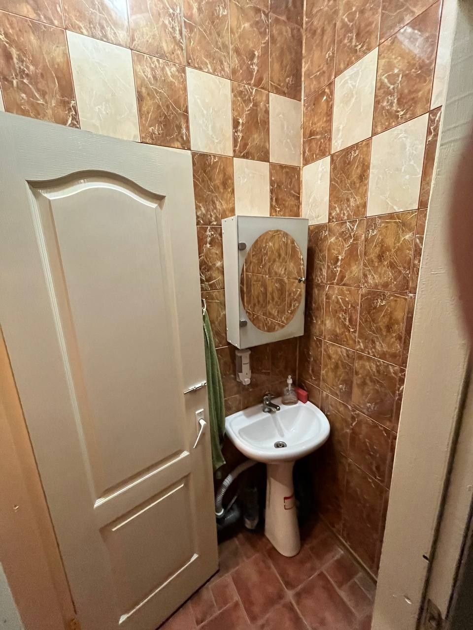 Озерна, Оренда торгового приміщення (площею 45м. кв.)