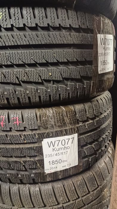 Продам зимові шини б/у 235/45 r17