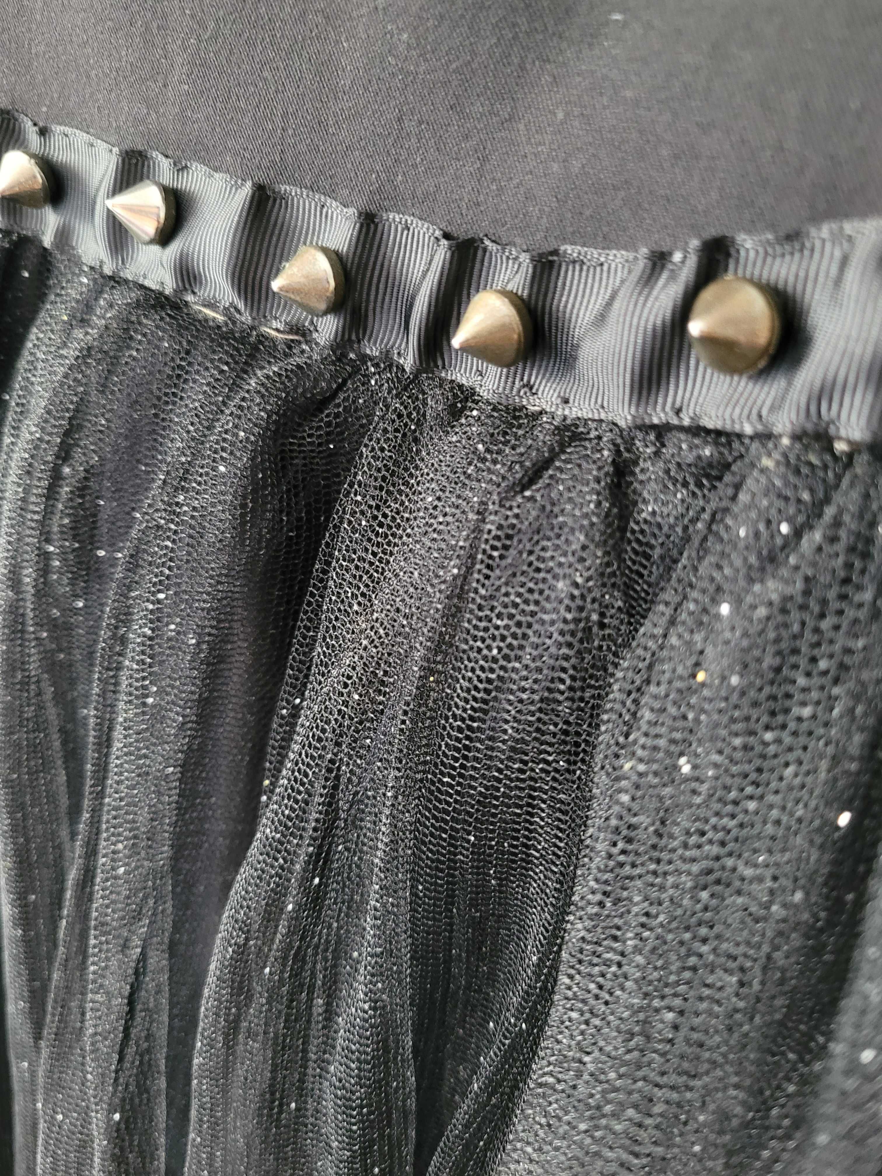 Czarna sukienka z tiulowym dołem na Studniówkę/Sylwestra/wesele