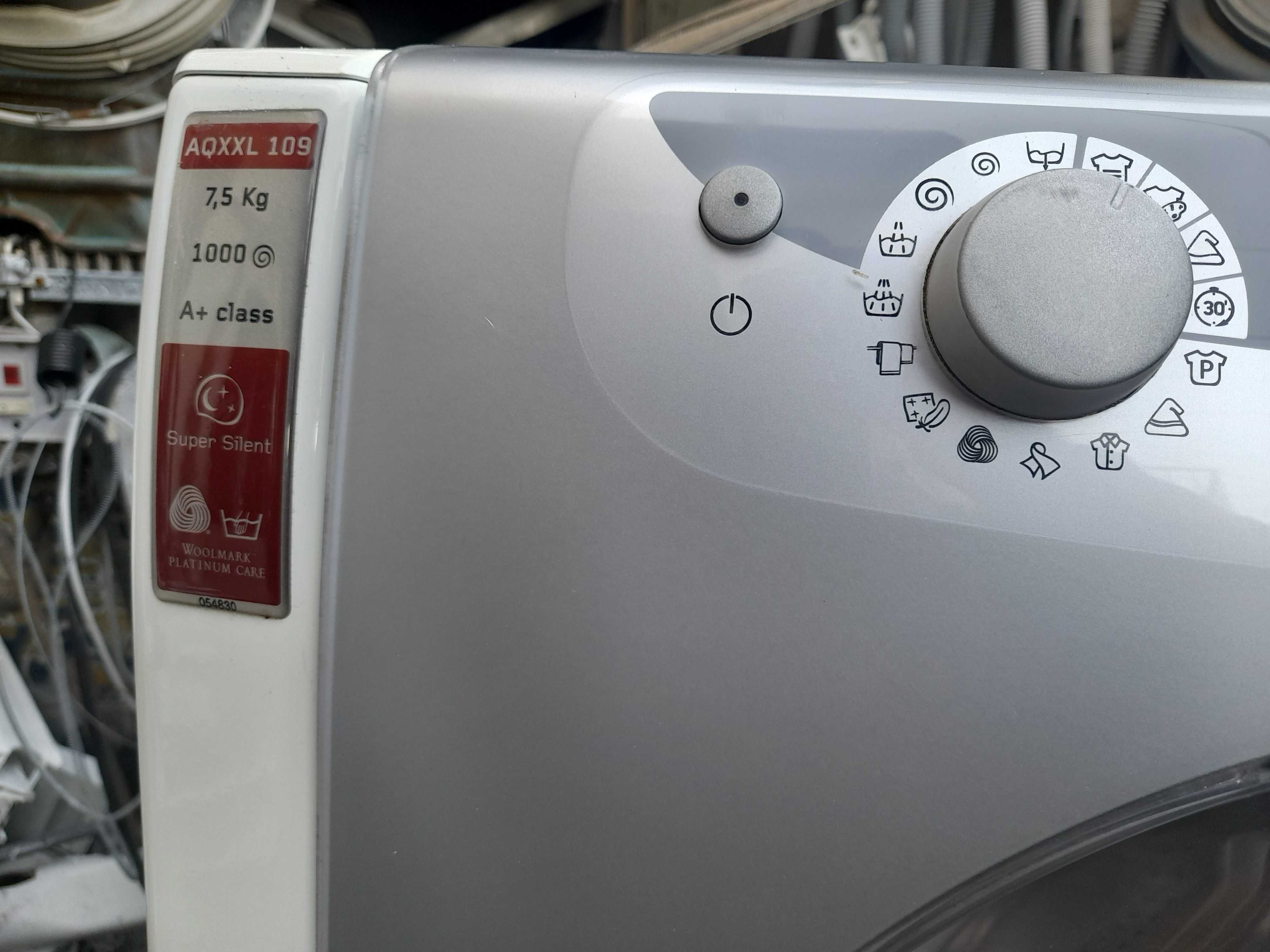 maquina de lavar roupa aqualtis lava 7.5 quilos 1000 exelente estado