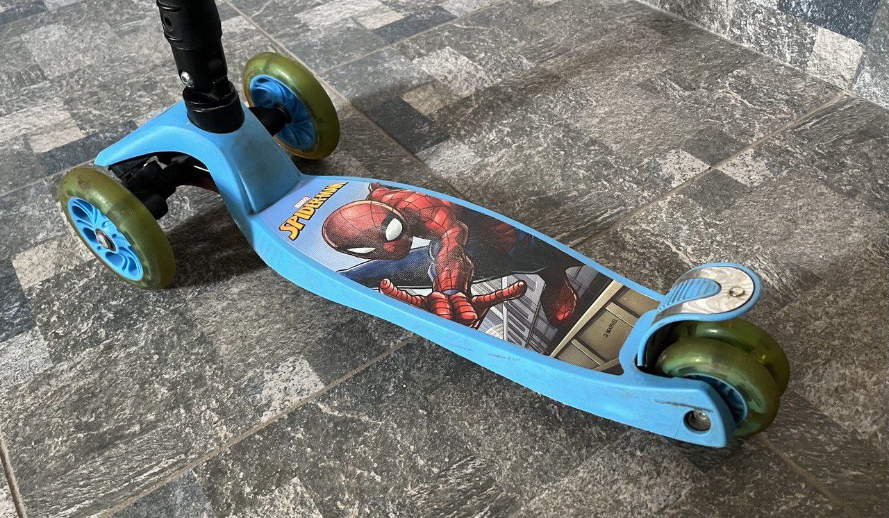 Самокат дитячий триколісний Spiderman Kids Speed Scooter