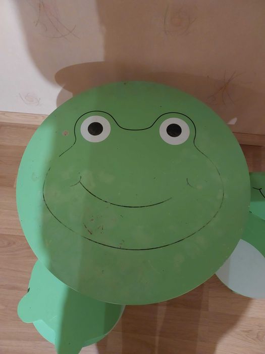 Столик дитячий і два стільчики