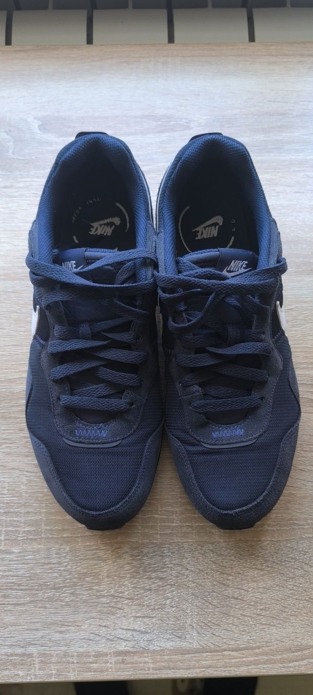 Кросівки Nike Venture Runner розмір 42.5 , 27см ( Оригінал )