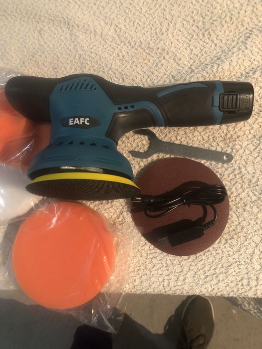 Super fajna kompaktowa  poręczna bezprzewodowa polerka