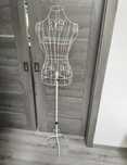 Biały metalowy damski manekin retro vintage shabby chic styl
